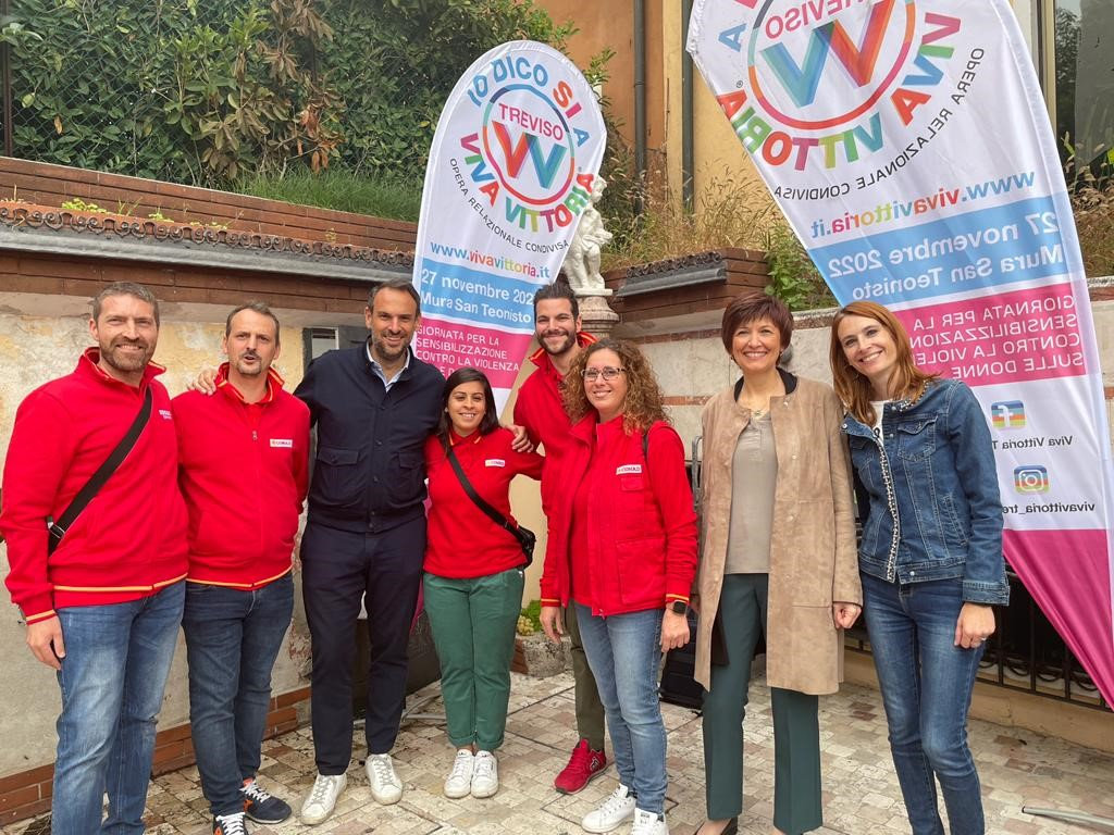 Immagine dei socia Conad e del sindaco di Treviso alla conferenza stampa per il progetto Viva Vittoria